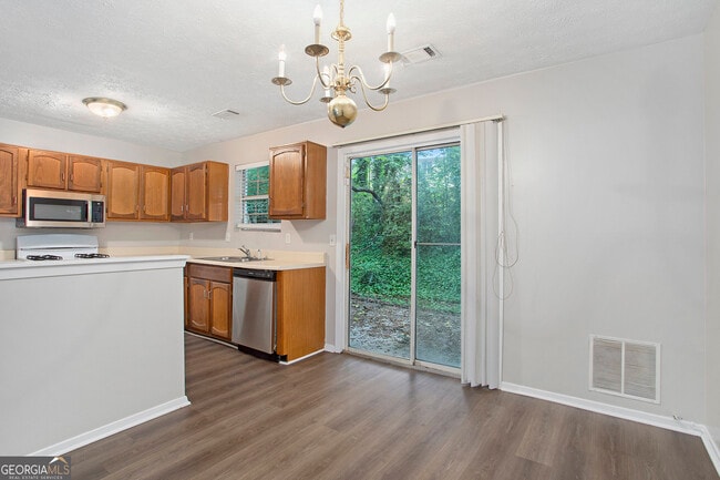 Building Photo - 5731 Wells Cir