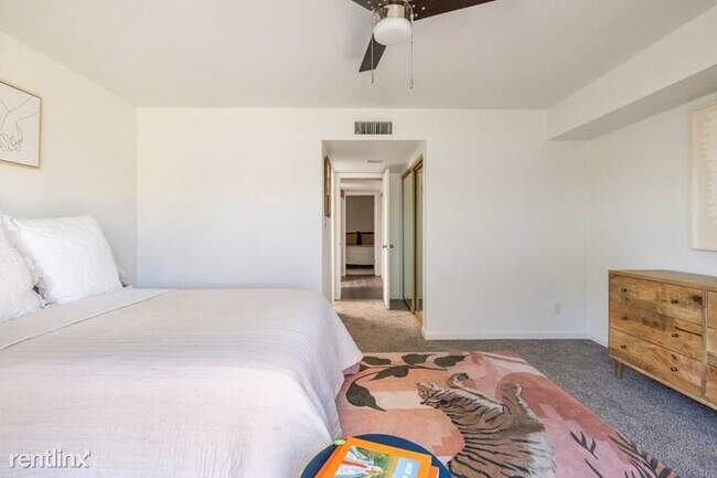 Building Photo - 2 br, 2 bath Townhome - 5511 North 71st Place