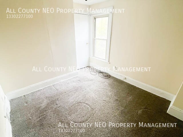 Building Photo - 1854 W 45th St