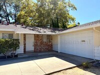 Building Photo - 2827 San Carlos Dr