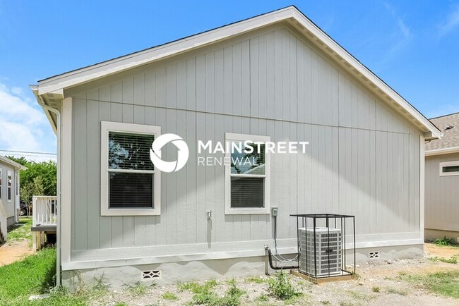 Building Photo - 4 Bedroom Pet-Friendly Home in San Antonio...