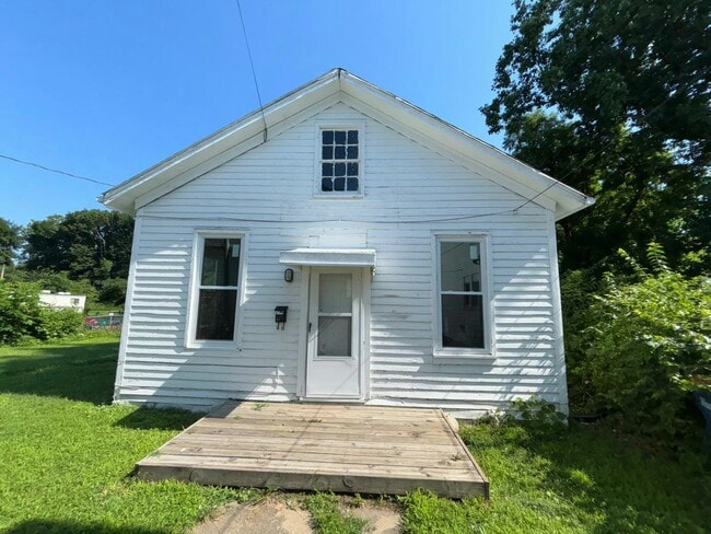Building Photo - 462 Wood St