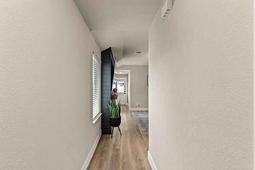 Building Photo - 21627 Calico Bush Trail