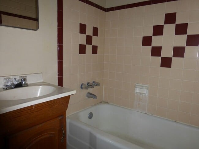 Building Photo - **Bright & Connected 1-Bed in Central Tempe**