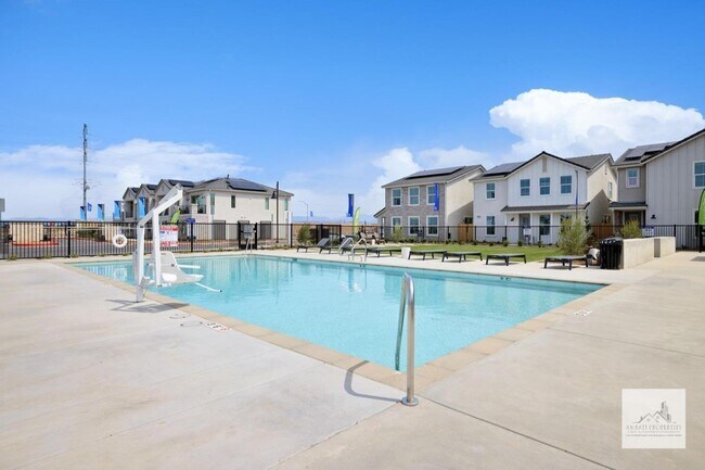 Building Photo - 2710 E Tamarind Dr