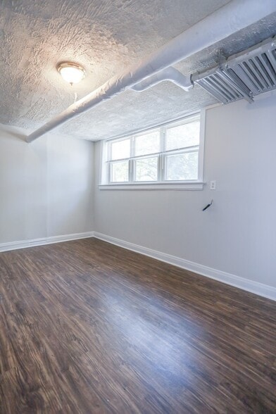Building Photo - 4649 N Manor Ave