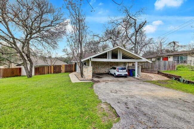 Building Photo - "Charming 2 Bed Apartment in Austin, TX wi...