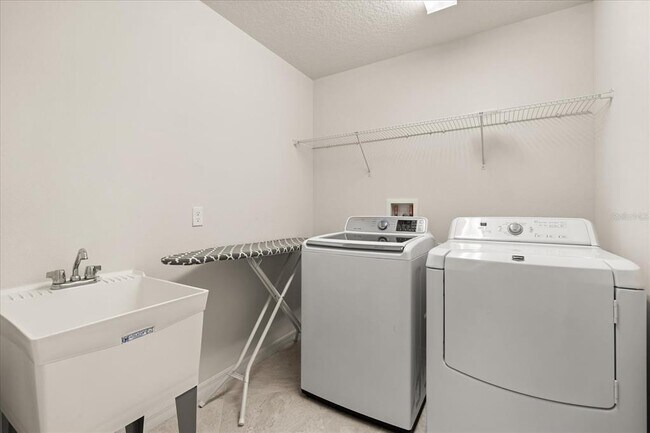 Building Photo - 5192 Chickadee St