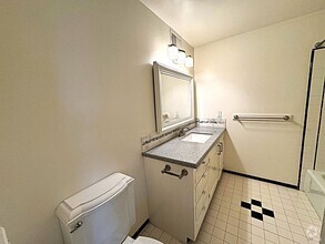 Building Photo - 304 3rd St