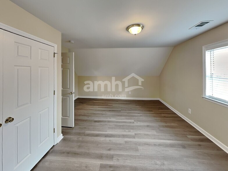 Building Photo - 2702 Camden Ct