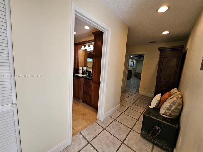 Building Photo - 2016 NE 26th Dr