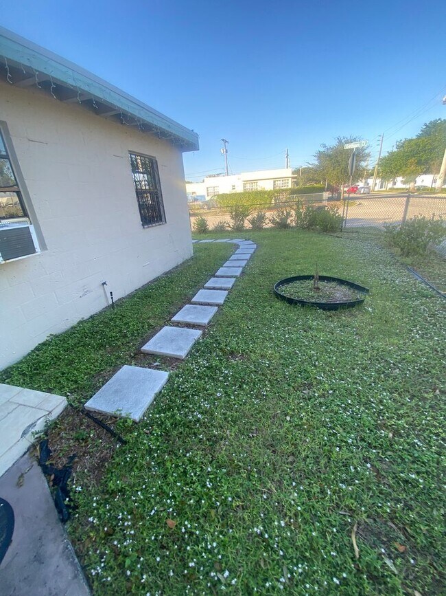 Building Photo - 2723-2723 Georgia Ave