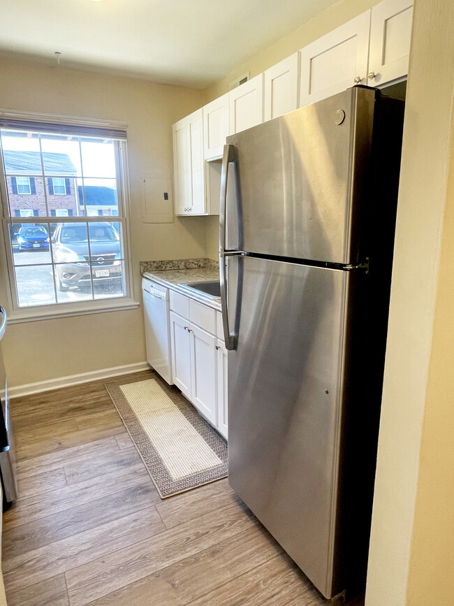 Kitchen - 1018 Barclay Sq