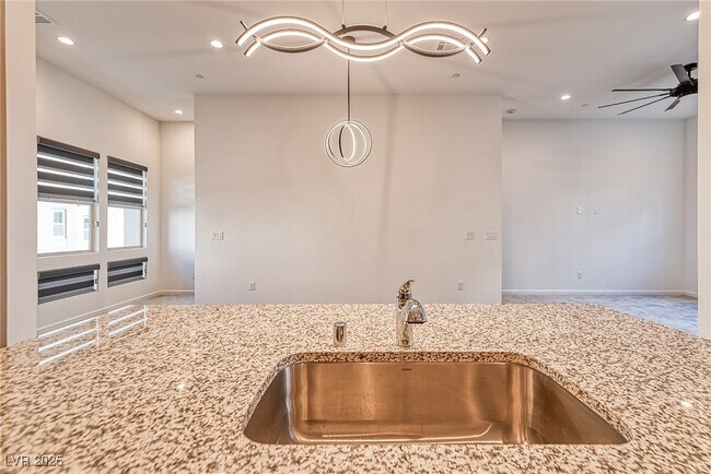 Building Photo - 643 Grey Saker St