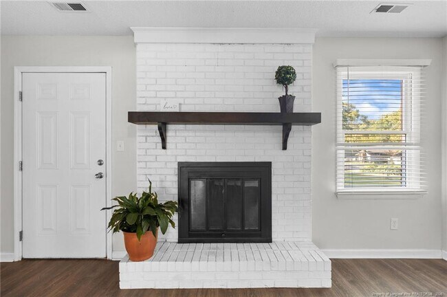 Building Photo - 5839 Rivercroft Rd