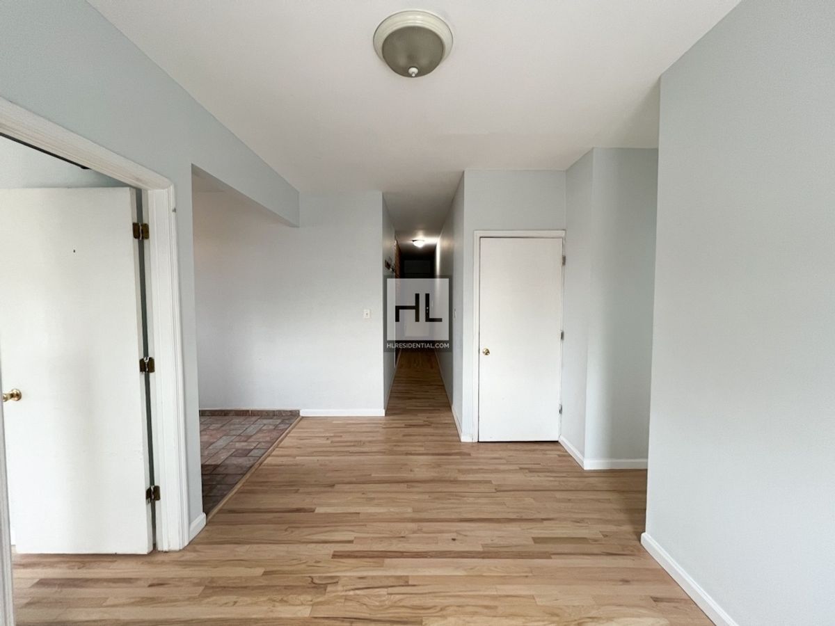 Building Photo - 36 AVENUE