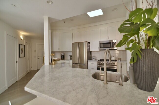 Building Photo - 5703 Laurel Canyon Blvd