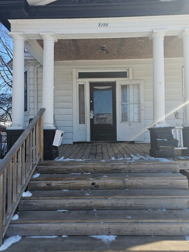 Building Photo - 2109 Roosevelt St