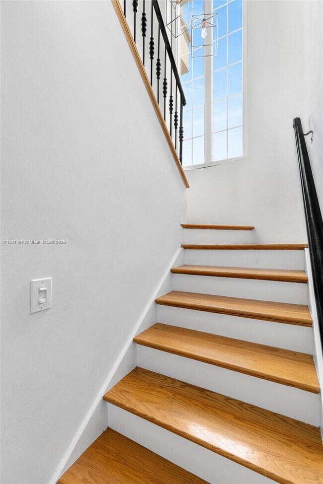 Building Photo - 1415 Sunset Harbour Dr