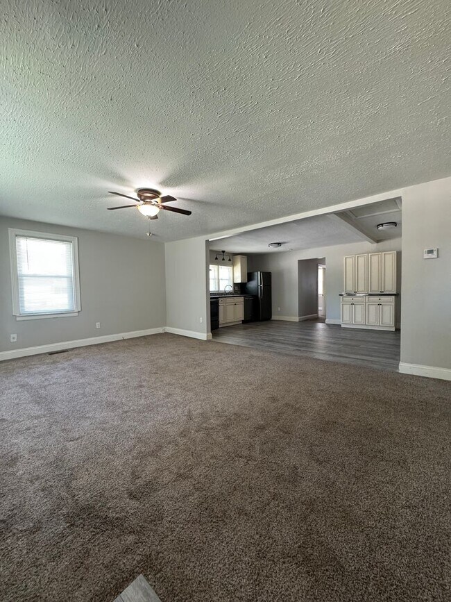 Building Photo - Duplex - Next to Drury University
