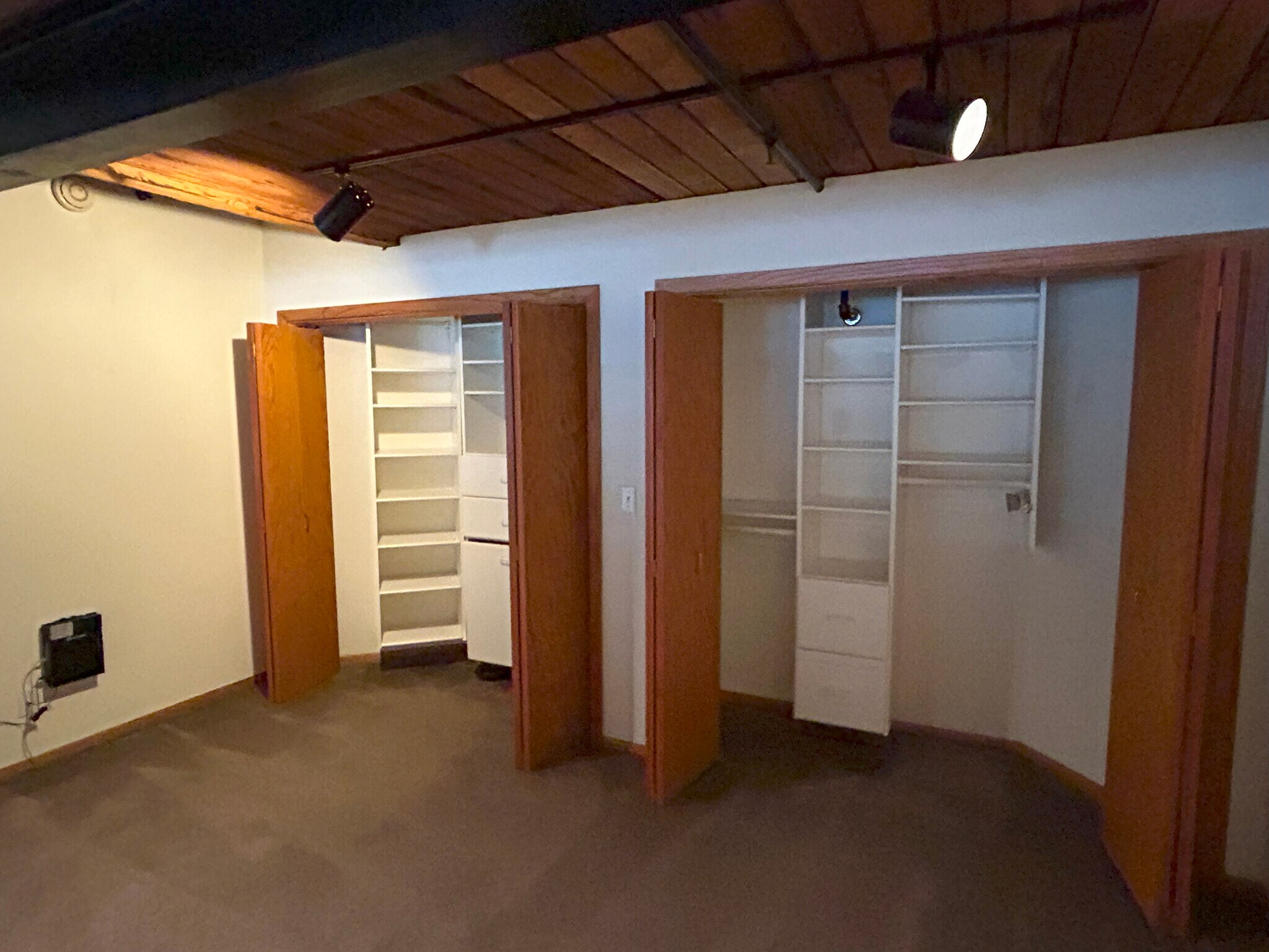 California Closets - 289 5th St E