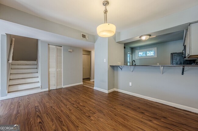 Building Photo - 2016 Oak Park Ln