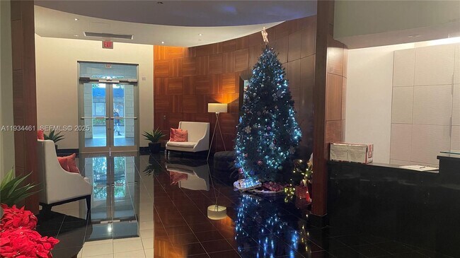 Building Photo - 3000 Coral Wy