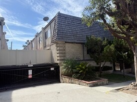 Building Photo - 558 Evergreen St