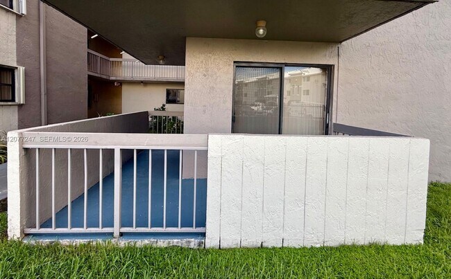 Building Photo - 1121 SW 122nd Ave