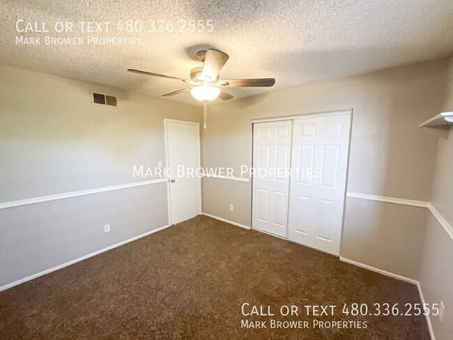 Building Photo - 4025 W Carol Ave