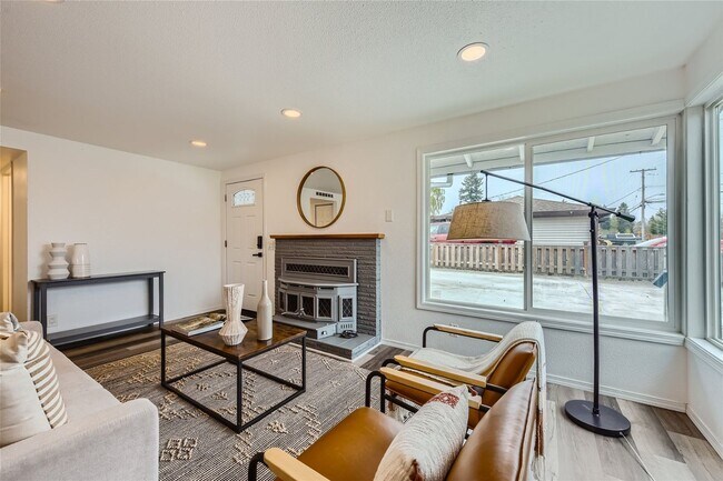 Building Photo - Beautifully Updated 4-Bedroom Home