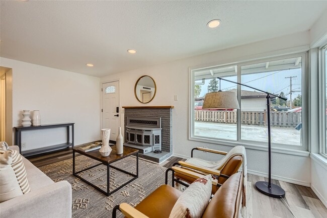 Building Photo - Just renovated - 4 bedroom Home