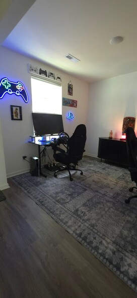 Building Photo - 134 Lang Farm Rd