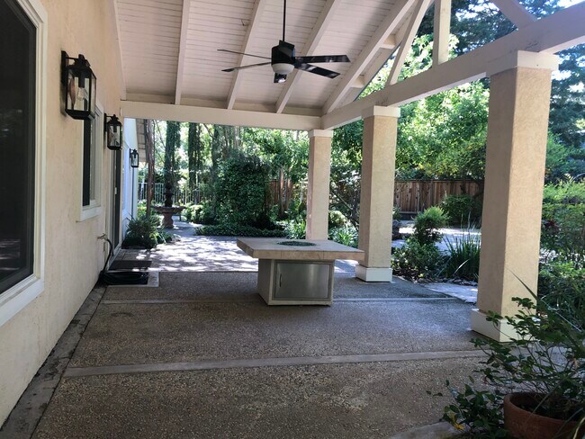 Backyard patio, lush grounds - 5930 Long Acres Ct