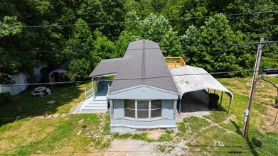 Building Photo - 220 Lakeshore Dr
