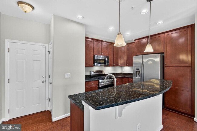 Building Photo - 43845 Centergate Dr