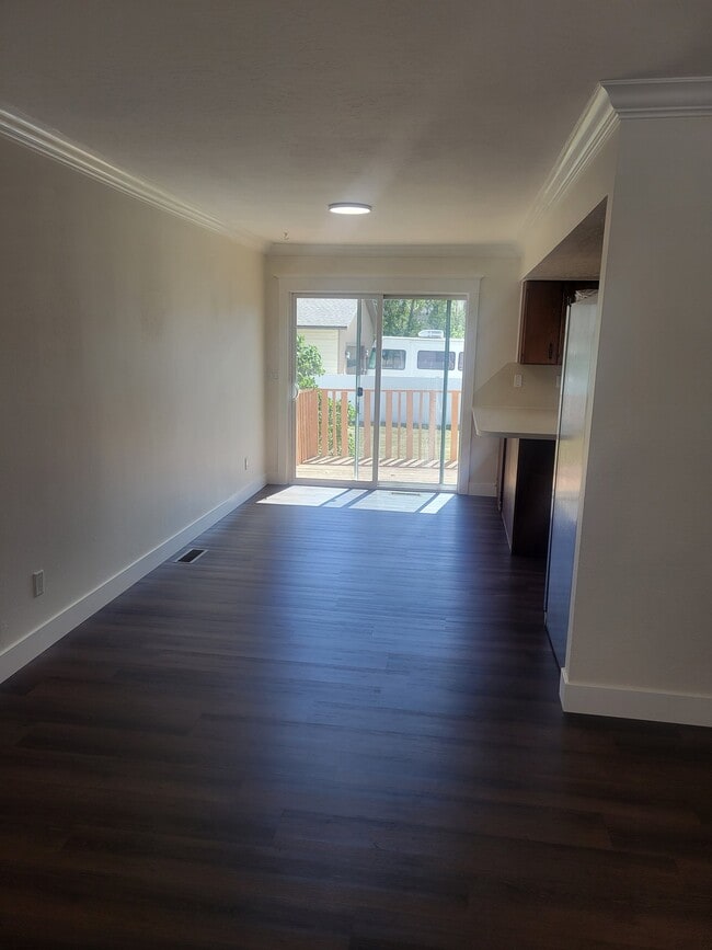 Building Photo - 165 W 910 S