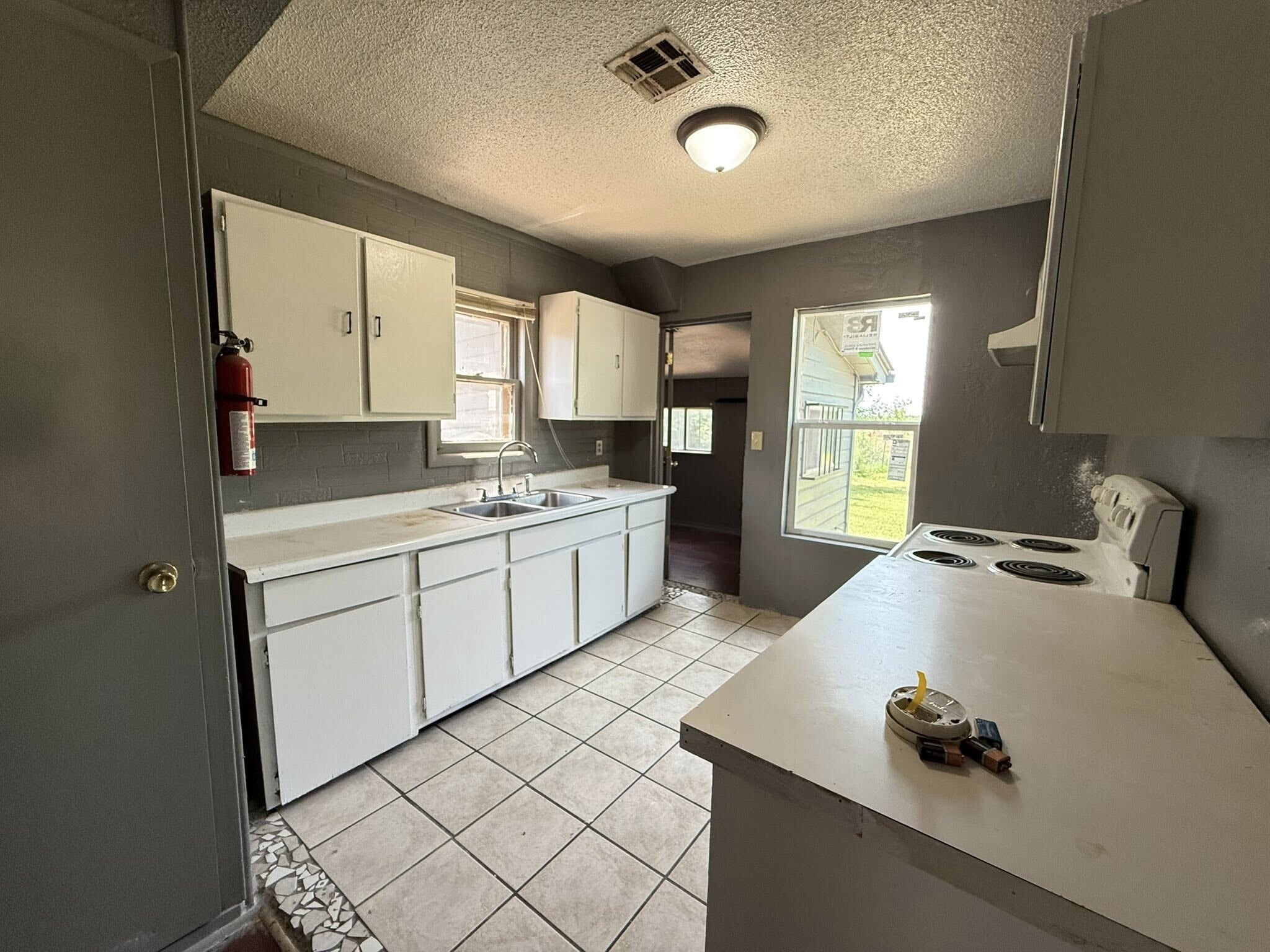 Building Photo - 1400 NE 27th St