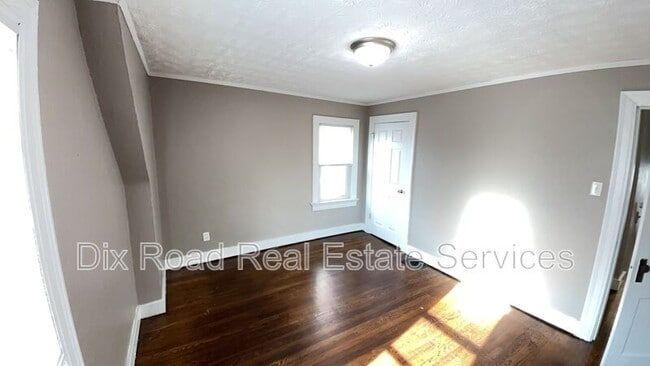 Building Photo - 1303 Kumler Ave