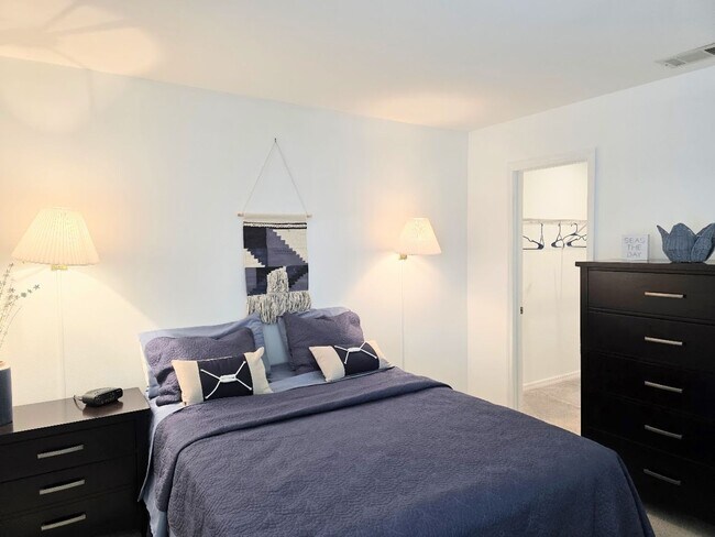 Building Photo - Charming 1-bedroom, 1-bath second-floor condo available NOW!