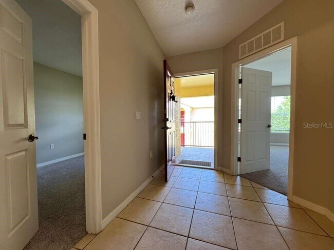 Building Photo - 2866 Club Cortile Cir