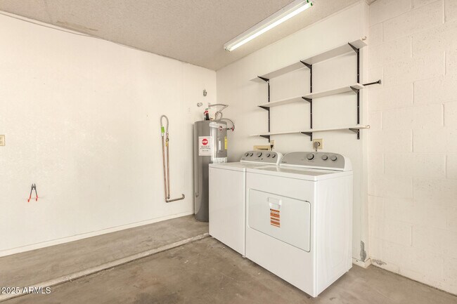 Building Photo - 3329 E Siesta Ln