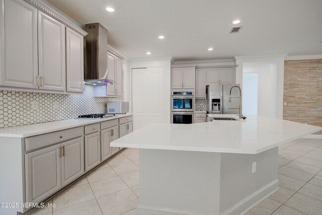 Building Photo - 174 Antilles Rd