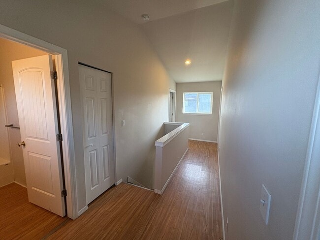 Building Photo - Peaceful Small-Town Getaway!