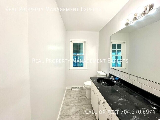 Building Photo - 6008 Mallard Dr