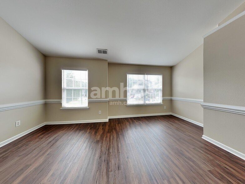 Building Photo - 2572 Viola Ct