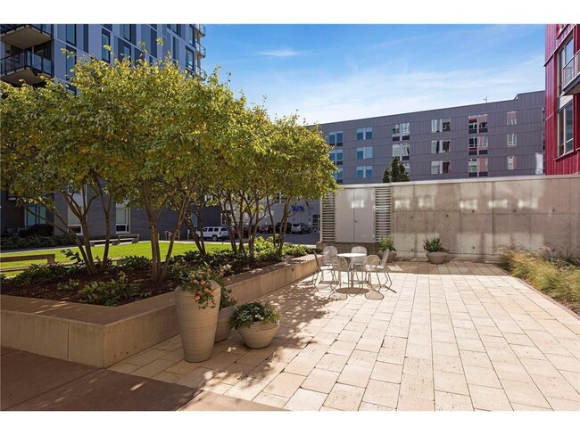 Building Photo - 901 S 2nd St