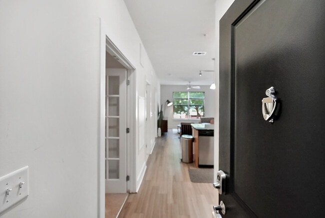 Building Photo - 238 S West St