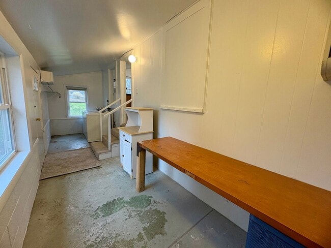 Building Photo - 2 Bedroom 1 Bathroom in Middletown!