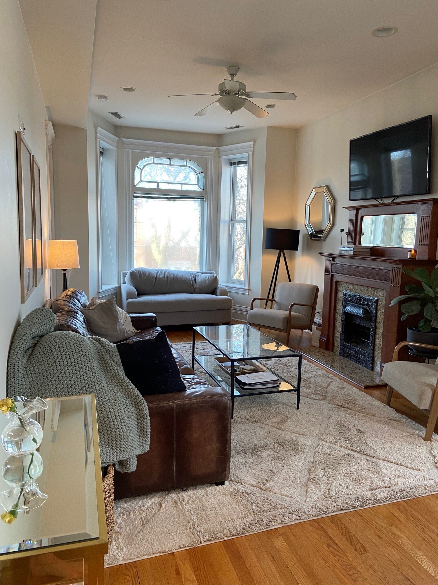 Front Room - 2129 W Potomac Ave